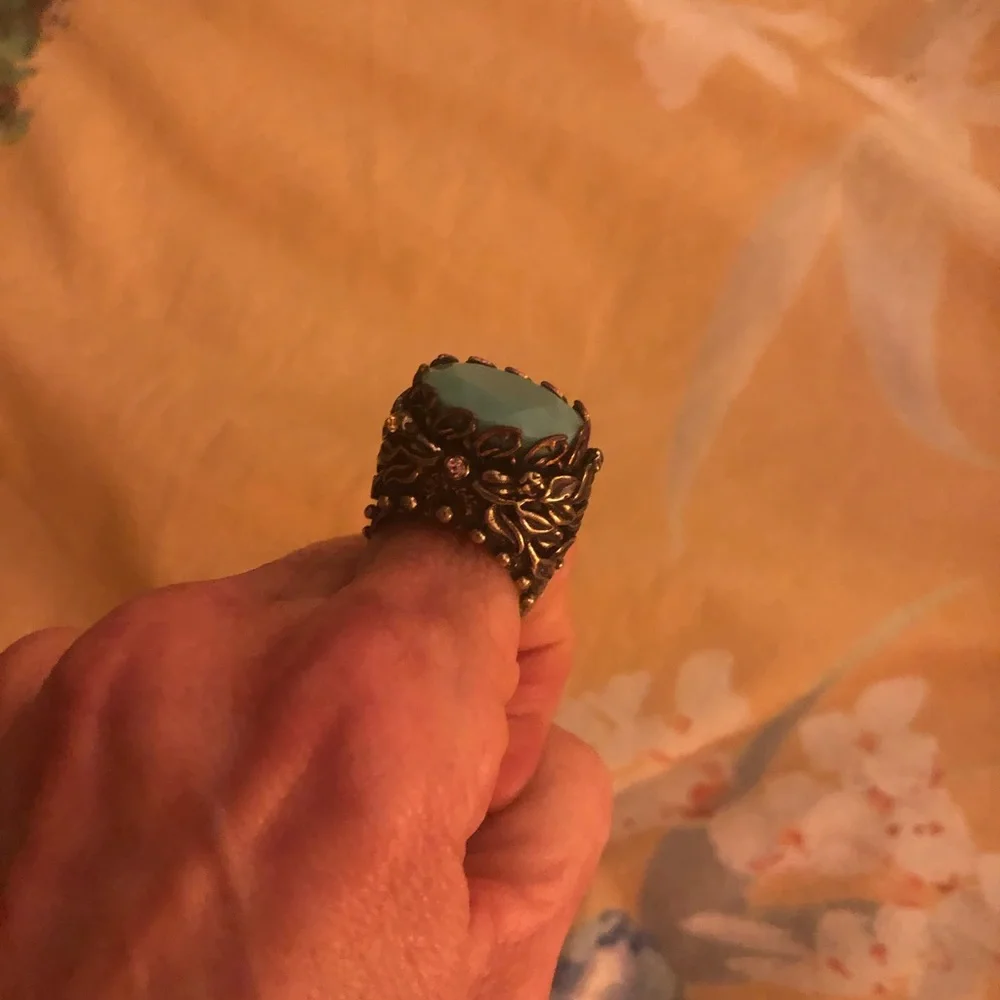 Beautiful ring - Picture 3 of 4